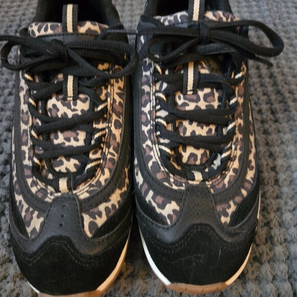 Skechers tennis shoes for women - Picture 1 of 6